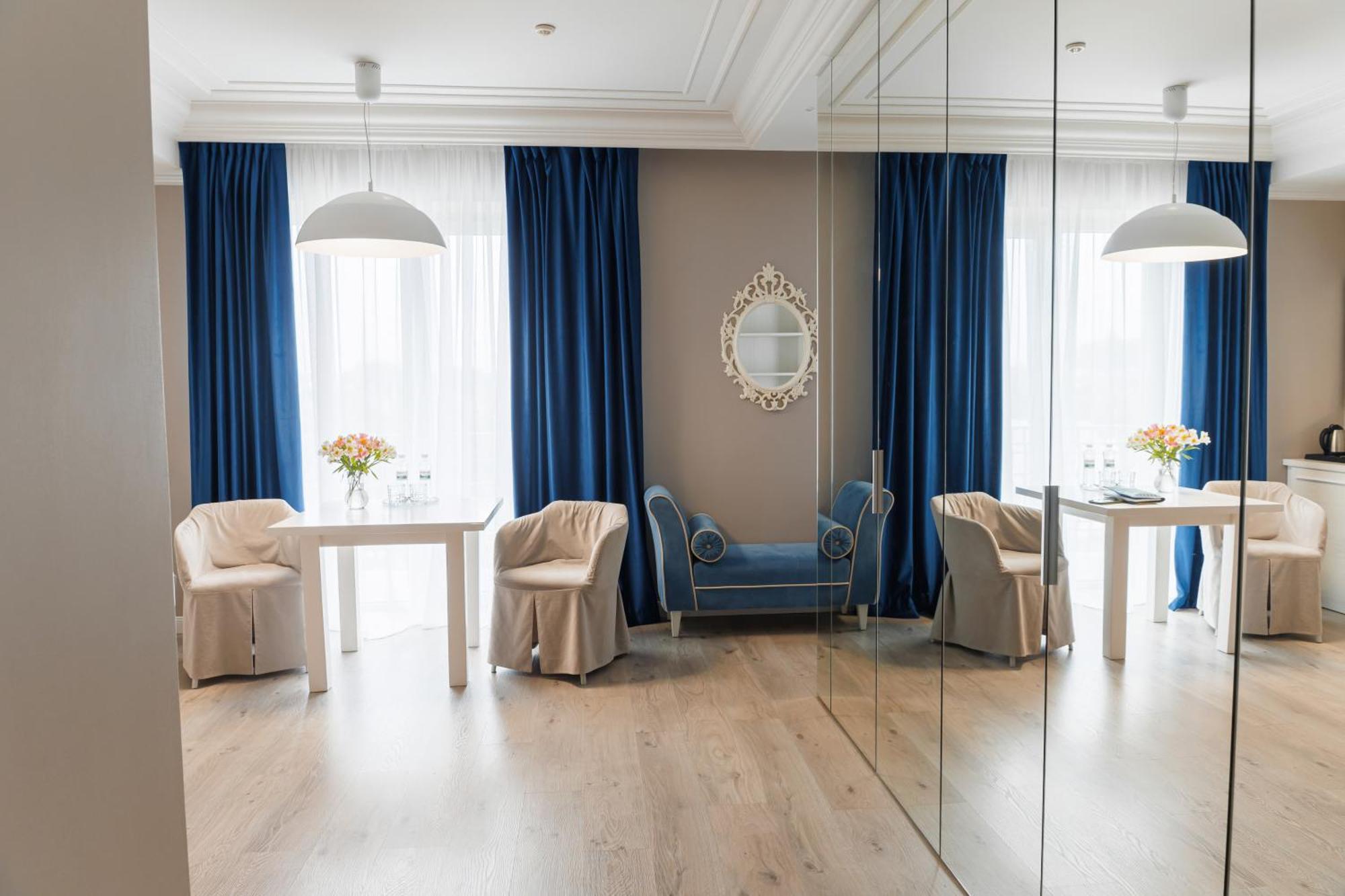 Rivoli Hotel Черновцы Экстерьер фото